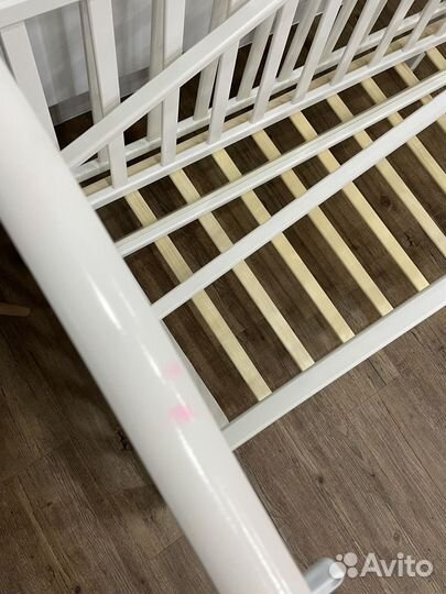 Детская кровать с маятником