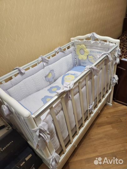 Детская кроватка, обеденное кресло, качели