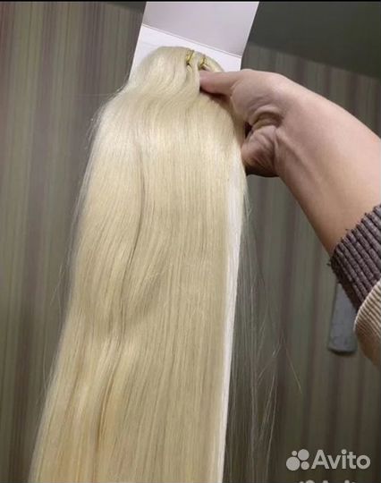 Натуральные волосы на трессах блонд