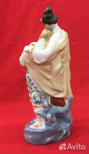 Статуэтка фарфоровая. Майская ночь. СССР