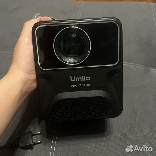 Проектор umiio