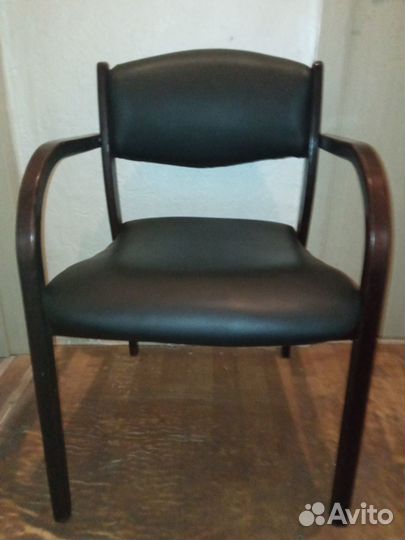 Стул переносной с жёсткими подлокотниками