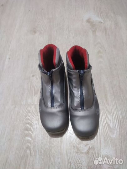 Лыжные ботинки для девочки