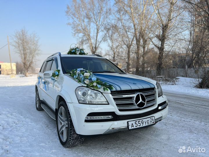 Свадебное украшение на машину