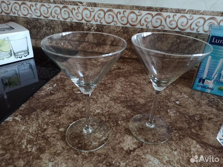 Набор стаканов и бокалов