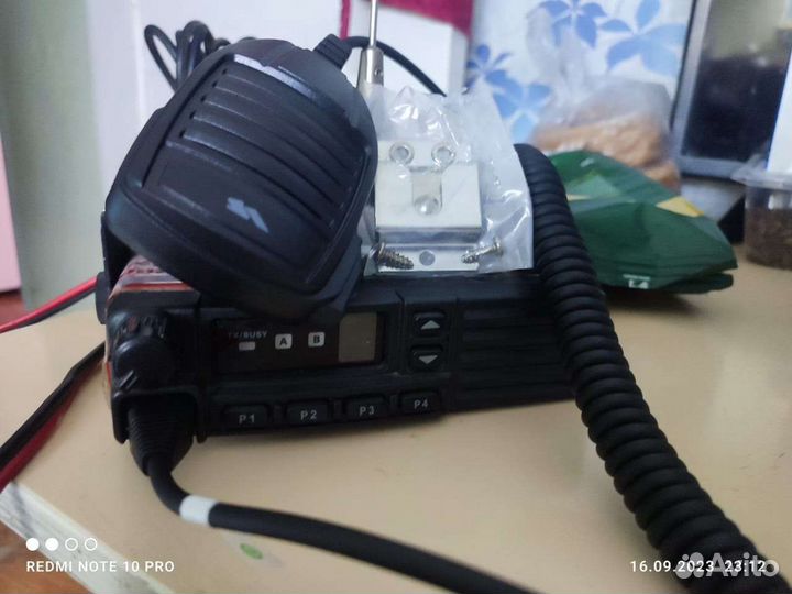 Автомобильная рация с антенной