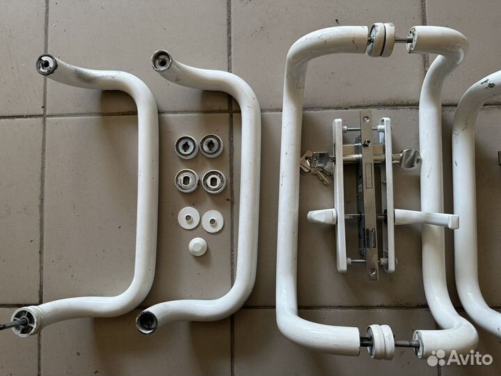 Ручка скоба и замок для пластиковых дверей