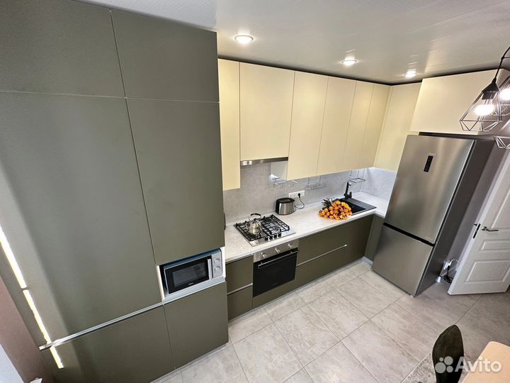 Кухня на заказ с доводчиками