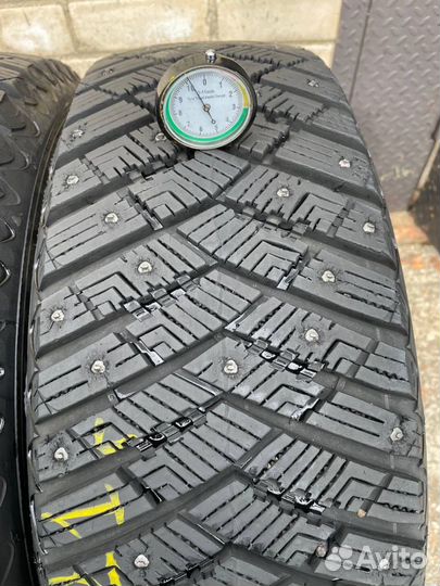 Goodyear UltraGrip Ice Arctic SUV 225/70 R16