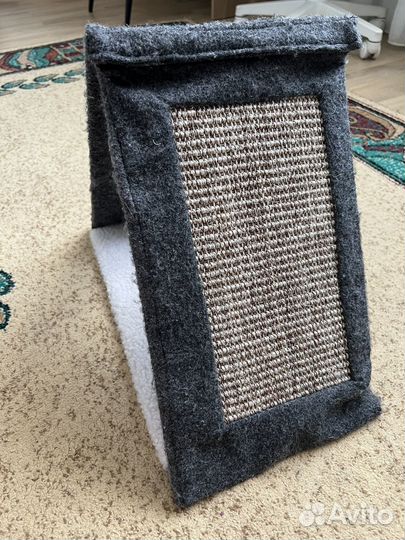 Лоток и когтеточка для кошки