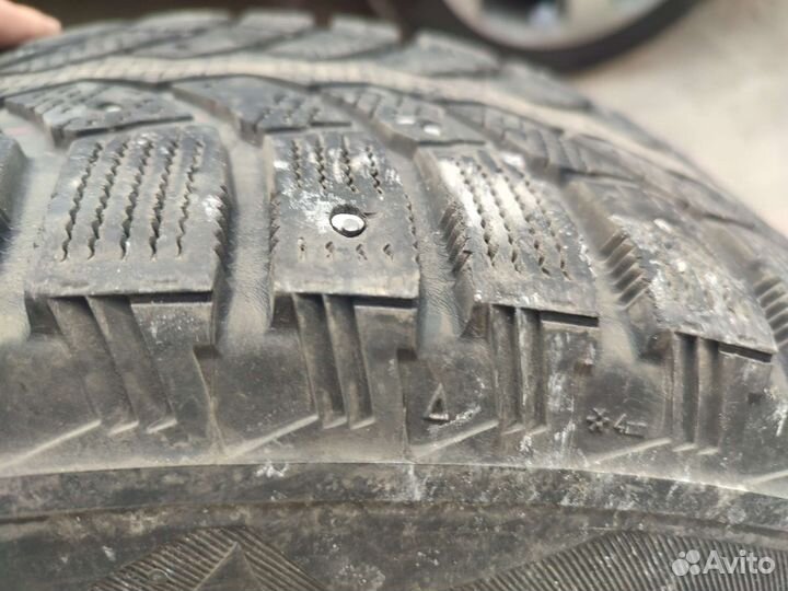 Bridgestone Blizzak Spike-01 215/65 R16 98T
