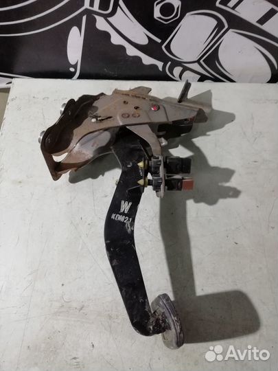 Педаль тормоза Nissan Primera P12