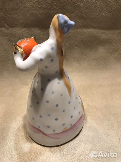 Статуэтка «Девушка с чайником,самоваром»Дулёво