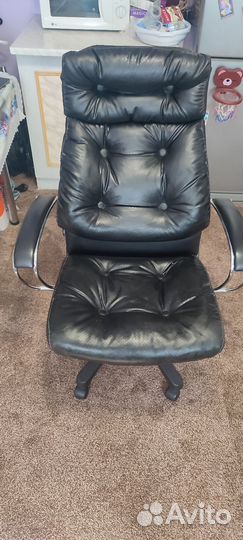 Офисное кожаное кресло руководителя