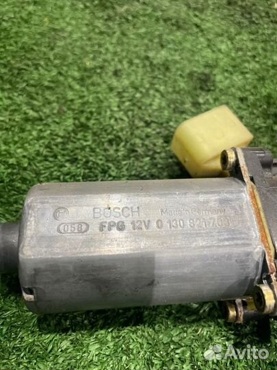 Мотор стеклоподъемника передний левый