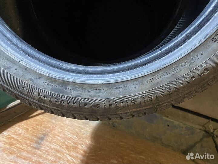 Continental ContiVikingContact 5 235/45 R17 94H