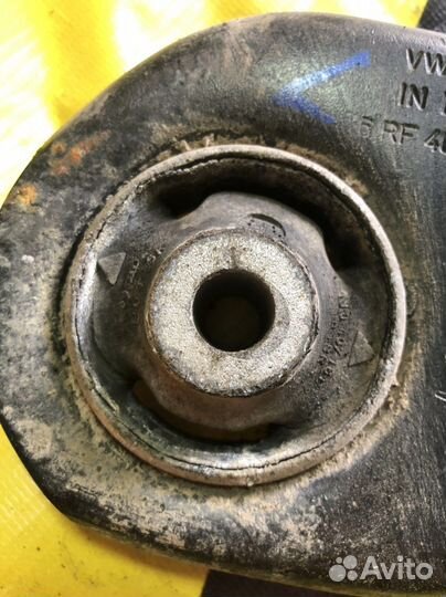 Передний левый рычаг Volkswagen Polo