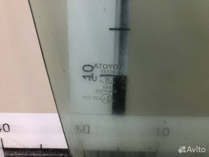 Стекло двери передней правой Toyota Corolla E120 2