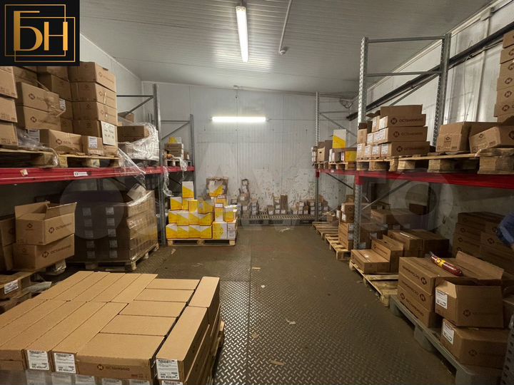 База со складом-холодильником, 900 м²