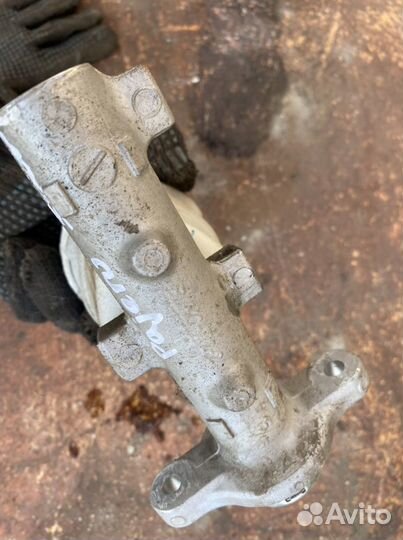 Главный тормозной цилиндр Pajero Sport 2 L200 08-1