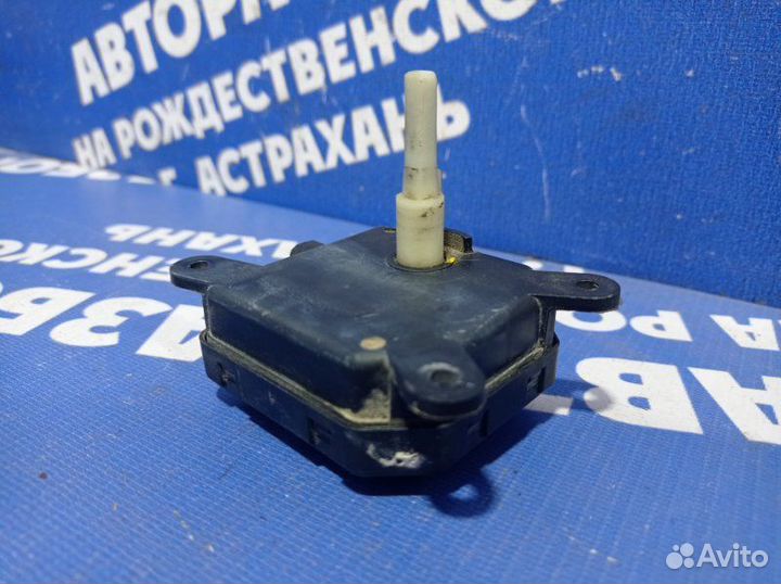 Моторчик заслонок отопителя Opel Astra H хэтчбек
