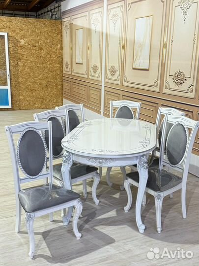 Кухонный стол и стулья