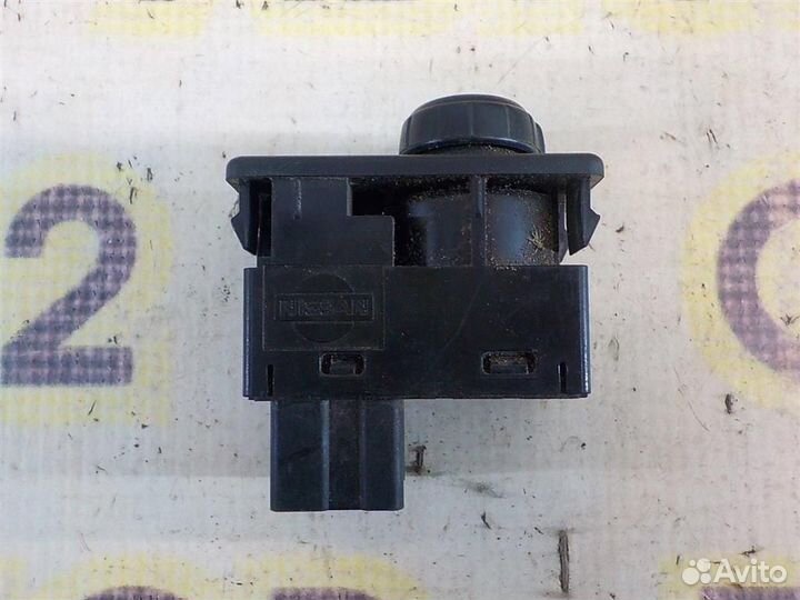Переключатель регулировки зеркала Nissan Almera