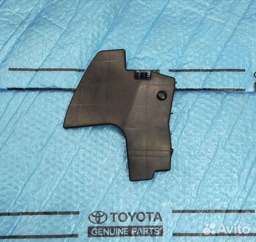 Дефлектор радиатора Тойота Аурис правый