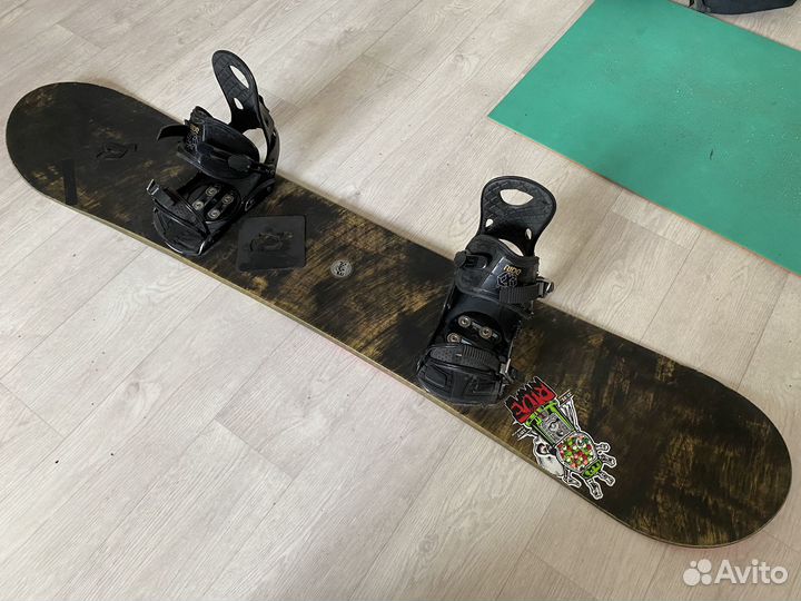 Сноуборд с креплениями