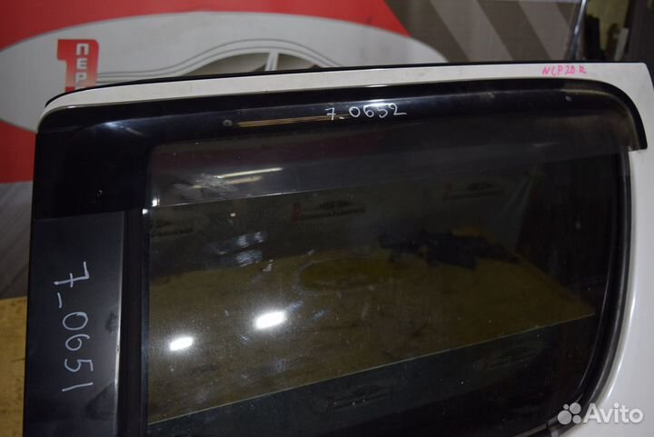 Ветровик зад лево c Toyota Funcargo NCP20 2NZ-FE