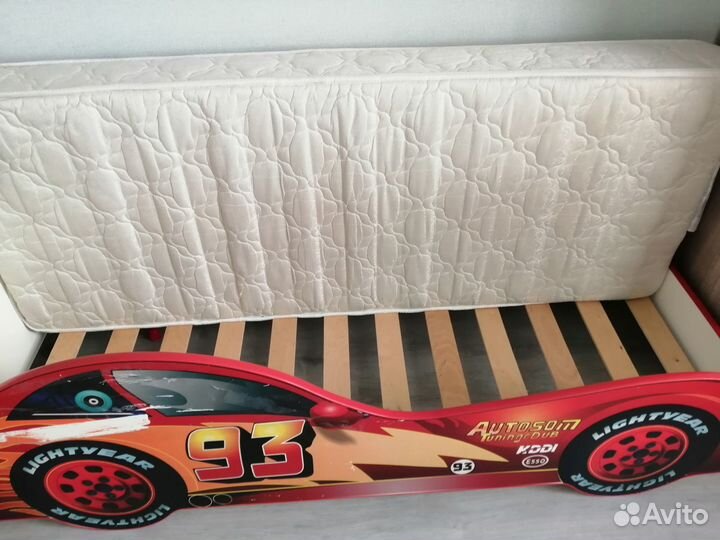 Детская кровать машина с матрасом