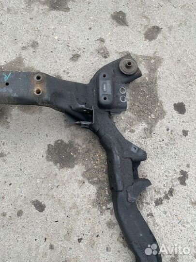 Подрамник передний передний Chevrolet Captiva