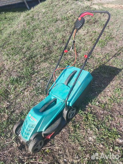 Газонокосилка электрическая Bosch Rotak 32