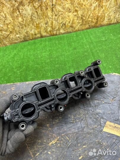 Впускной коллектор левый Audi Q7 4L 3.0 BUG