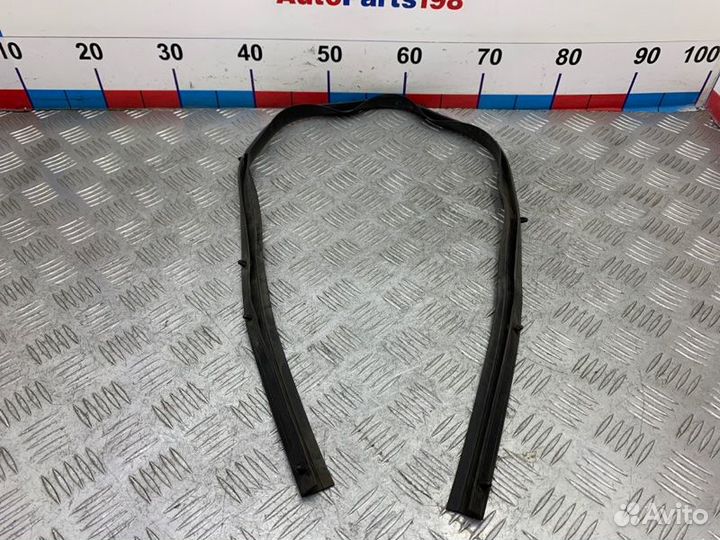 Уплотнитель капота Toyota Camry V40 2azfe 2010