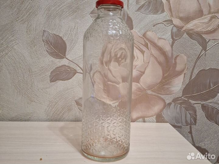 Бутылка с завенчивающиеся крышкой