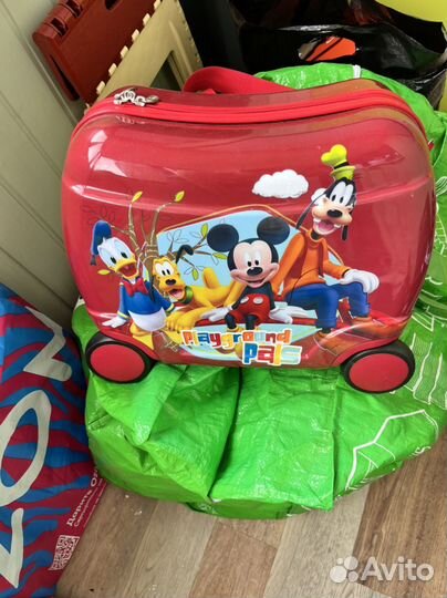 Детский чемодан на колесиках