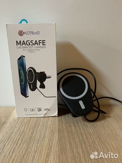 Зарядка на iPhone автомобильная