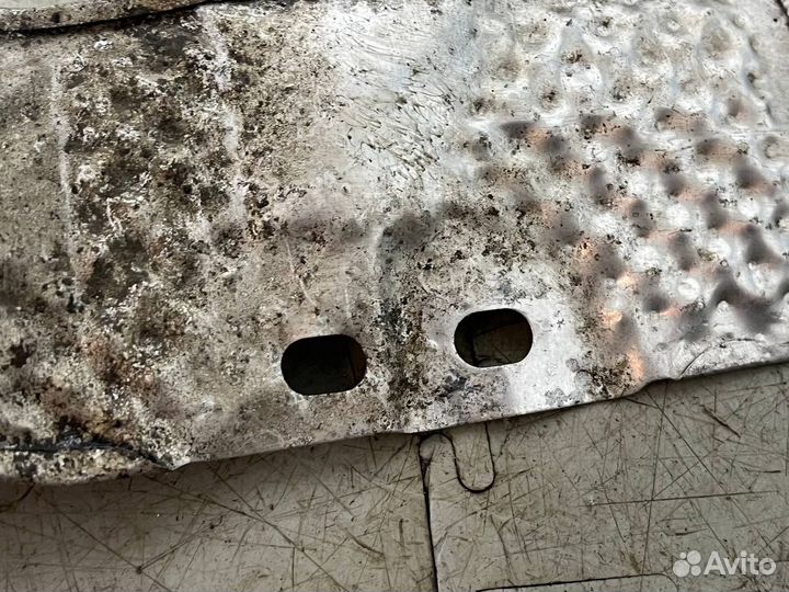 Тепловой экран глушителя левый Мerсedеs W222 2013