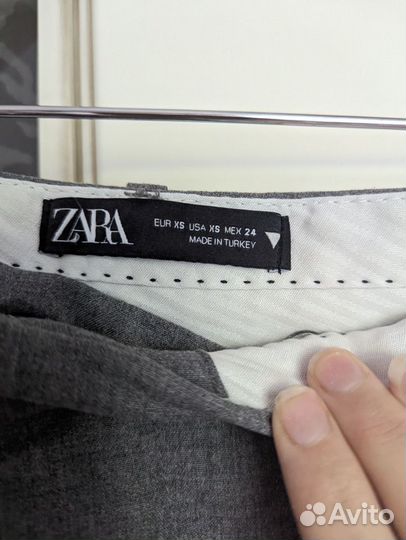 Серые брюки Zara с ассиметрией