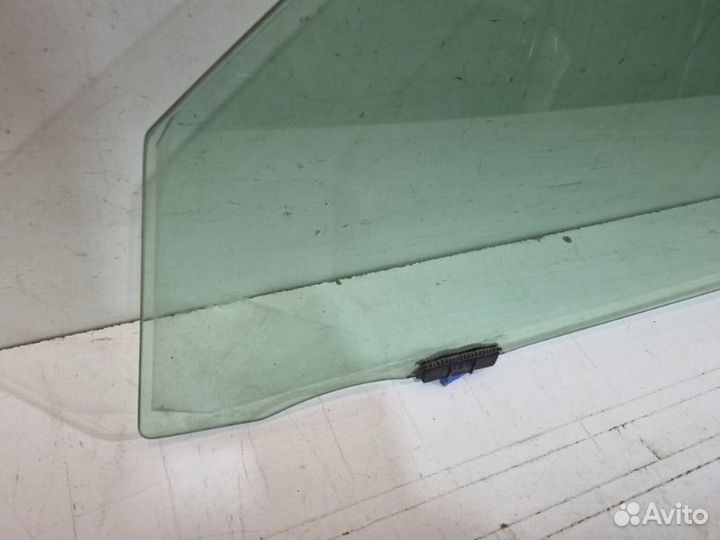 Стекло двери переднее левое Toyota Land Cruiser