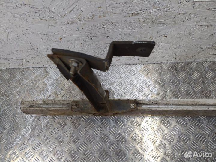 Б/У Подножка Подмято крепление, царапины Правая