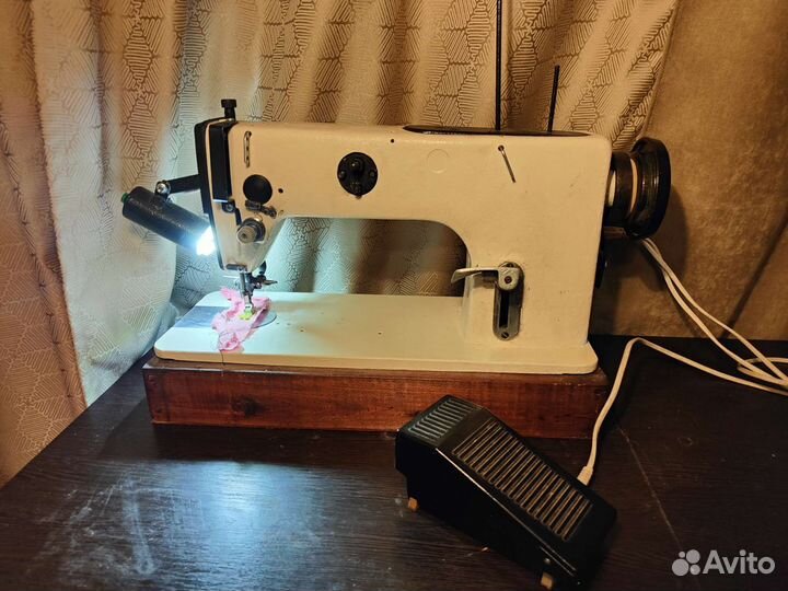 Швейная машина по коже