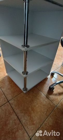 Маникюрный стол