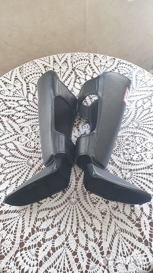 Шингарды Twins SGL-2 новые, (щитки, защита голени)