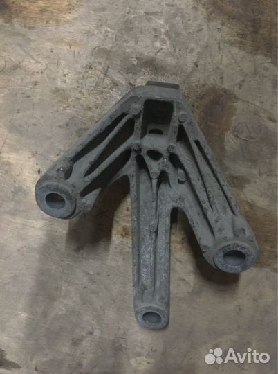 Крепление Опора кпп Ford Focus 3