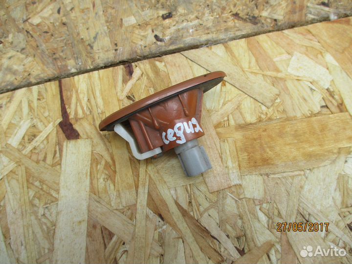 Повторитель в крыло Митсубиси Лансер Седия