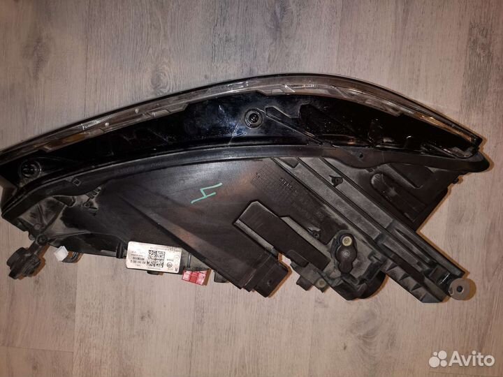 Фара правая передняя на Volkswagen passat B8