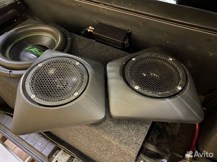 Подиумы с динамиками Нива Урбан