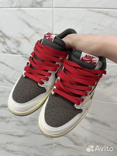 Travis Scott x Air Jordan 1 Low 